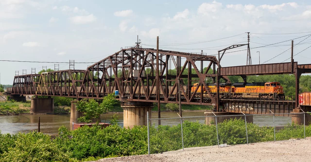 Dog-Friendly Hikes in Kansas City: 7 Trails Worth the Leash
