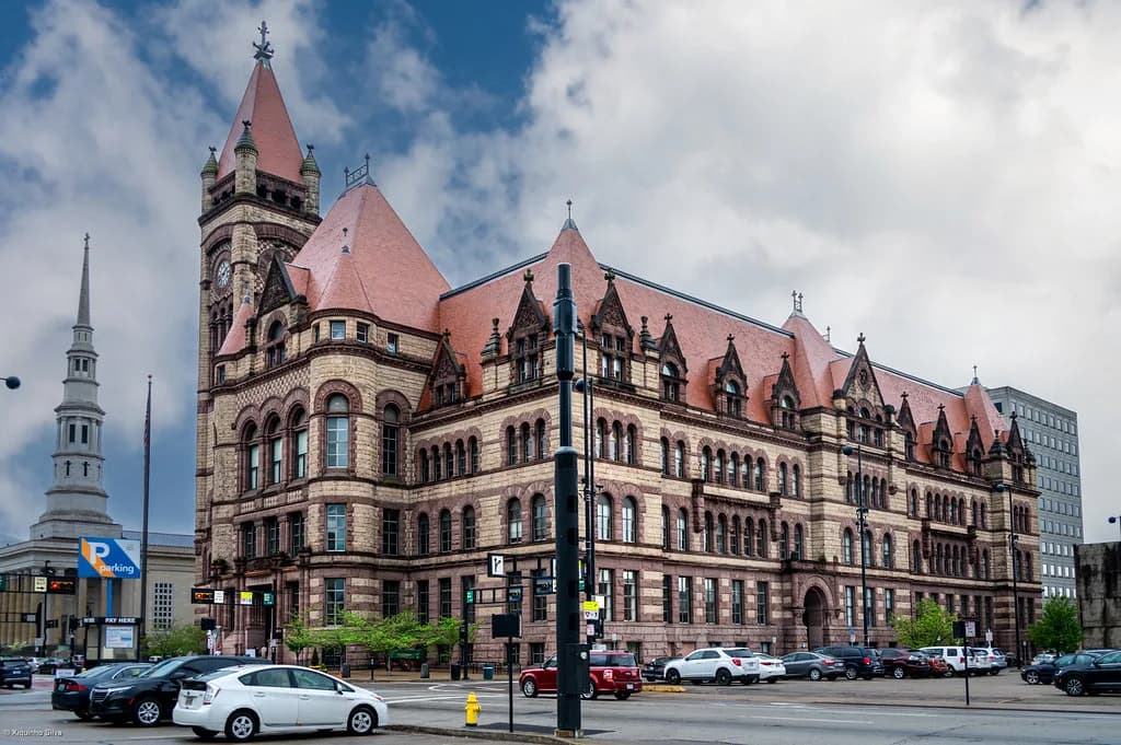 Dog-Friendly Hotels in Cincinnati: Fees, Limits & Rules