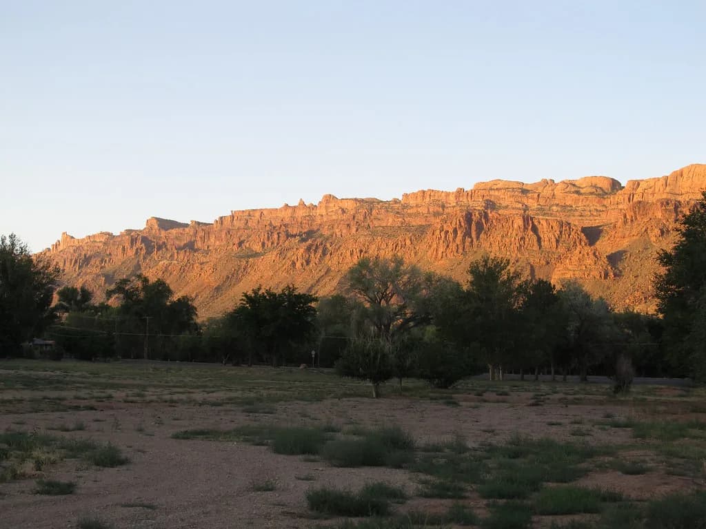 Dog-Friendly Hotels in Moab: Fees and Policies