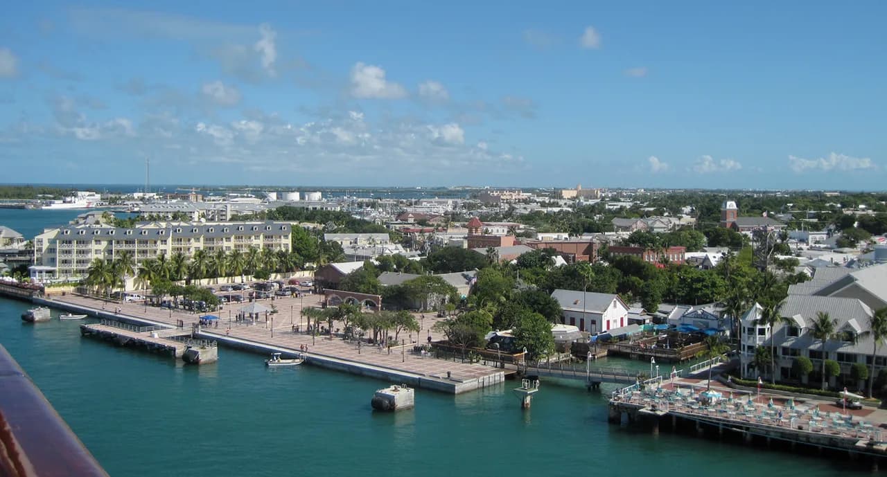 Dog-Friendly Vacation Rentals in Key West: A Booking Guide