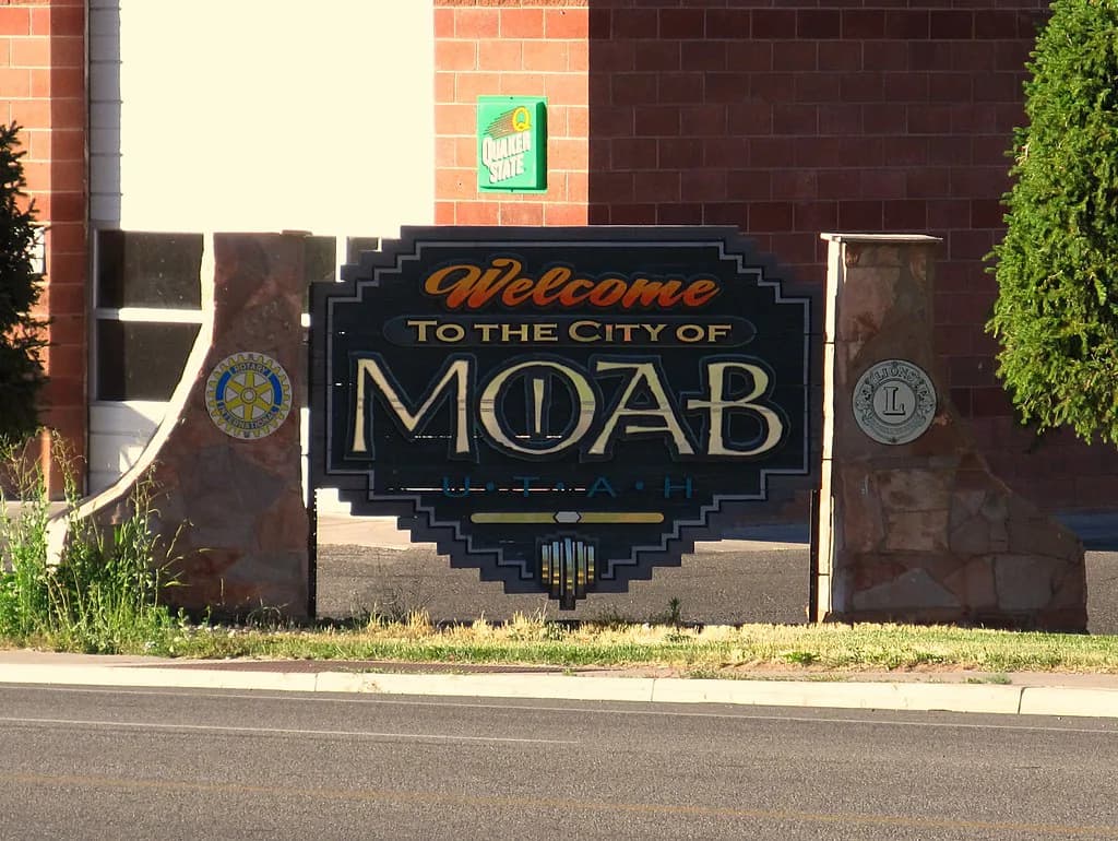 Dog Parks in Moab: Off-Leash Areas and Where Dogs Can't Go