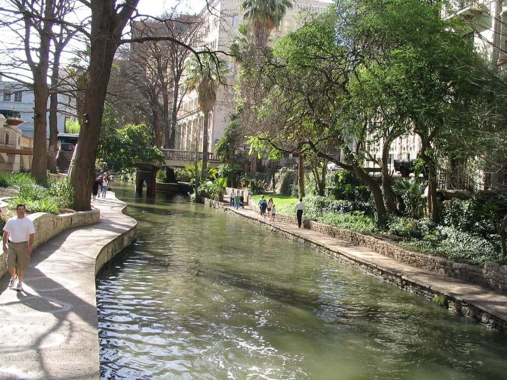 Are Dogs Allowed on the San Antonio River Walk? Rules