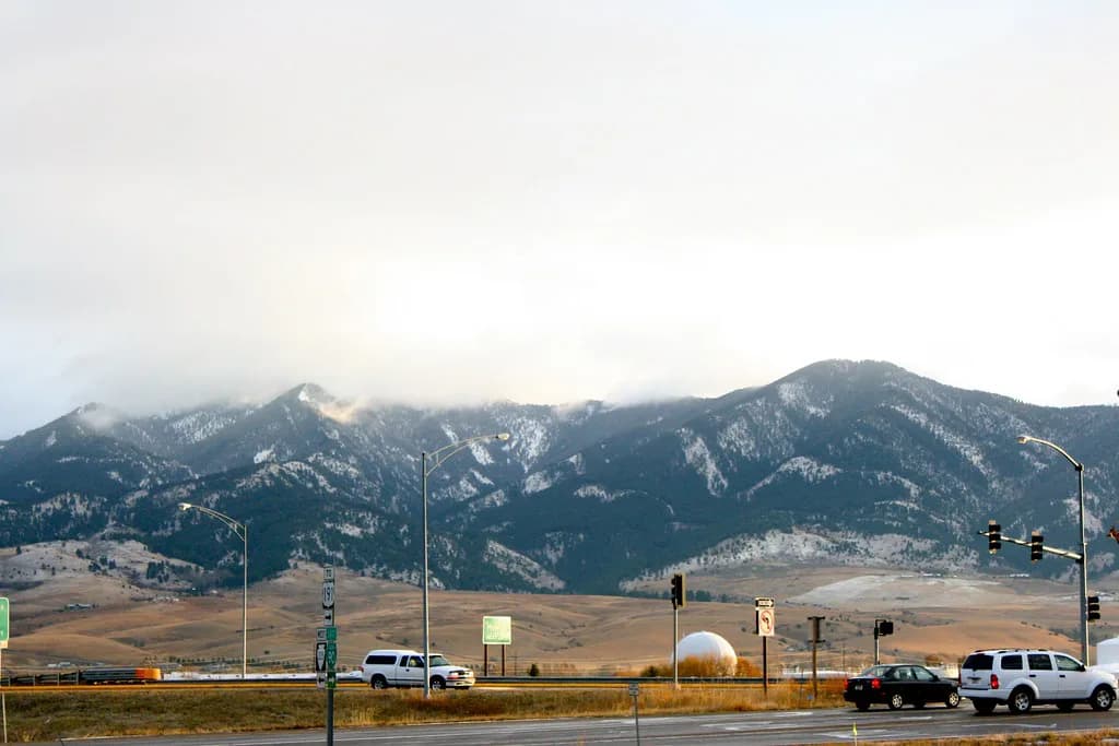 Bozeman Snowfill Dog Park: Off-Leash Rules & Trails