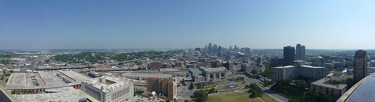 Downtown Kansas City from Liberty Memorial Full