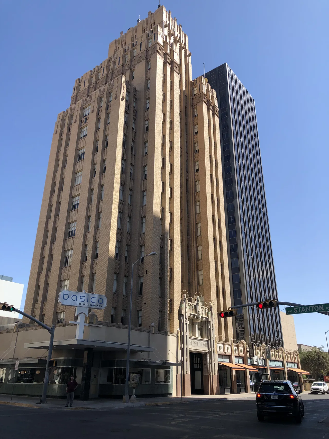 Aloft Hotel, El Paso in historic O.T. Basset Tower