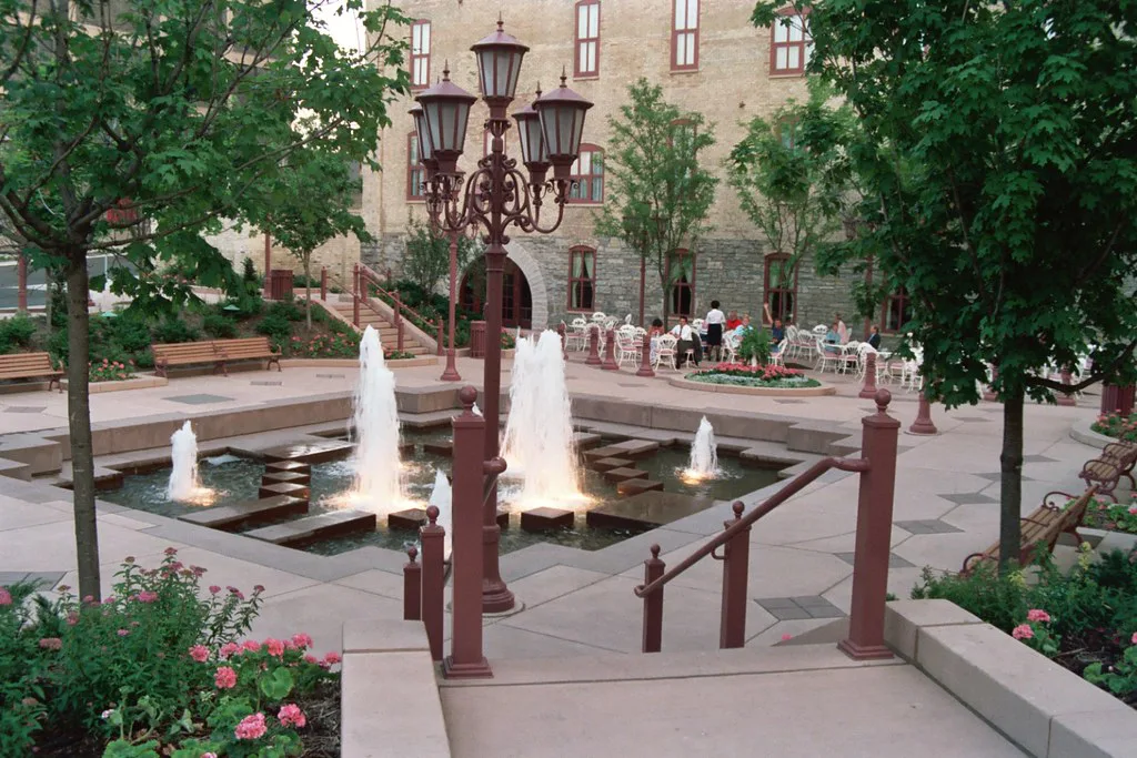 Whitney Hotel, Minneapolis